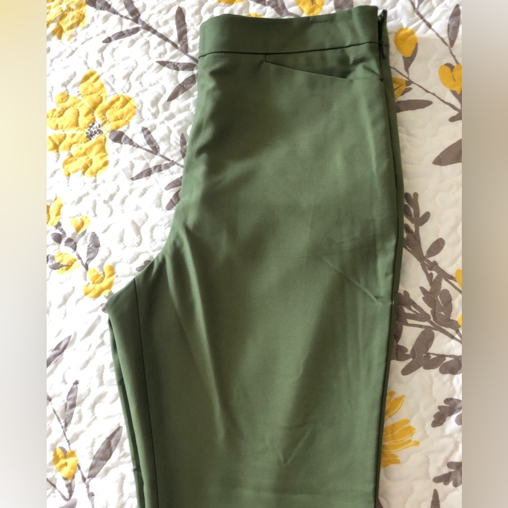 LOFT Green Women's Pants